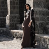 ثوب عسيري بني بـ تصميم عصري
