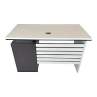 مكتب مودرن ابيض