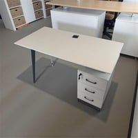 مكتب مودرن لون ابيض