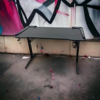 كرسي جيمنج + طاولة ألعاب