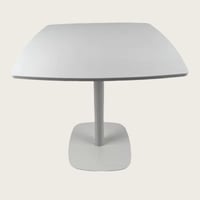 طاولة مربع مفردة