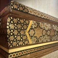 صندوق خشبي فاخر مطعمة بالعاج والنحاس