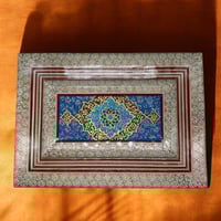 صندوق خشبي فاخر مطعم بالعاج والنحاس