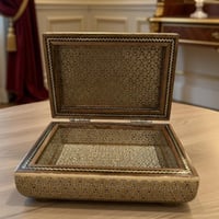 علبة خشبية مطعمه بالعاج والنحاس