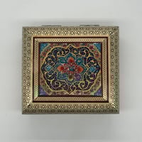 علبة خشبية فاخرة مطعمه بالعاج والنحاس