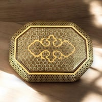 صدوق خشبي فاخر جدا لحفظ المقتنيات