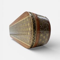 علبة خشبية فاخرة مطعمه بالعاج والنحاس