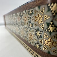 علبة خشبية فاخرة مطعمه بالنحاس والعاج