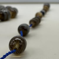 سبحة من جلد الضبع الطبيعي قص صنوبري