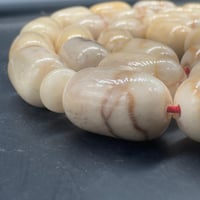 سبحة مرجان ابيض حر طبيعي مع عينة من المرجان