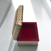 علبة خشبية فاخرة مطعم بالعاج والنحاس