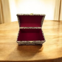 صندوق خشبي فاخر لحفظ المقتنيات