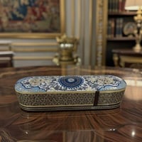 علبة خشبية مطعمه بالعاج والنحاس