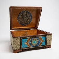 صندوق خشبي فاخر مطعم بالعاج والنحاس