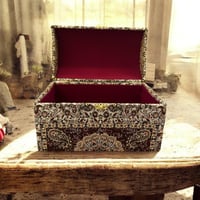 صندوق خشبي فاخر لحفظ المقتنيات