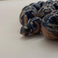 سبحة من جلد التمساح الطبيعي مع عينة