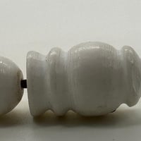 سبحة عظم جمل مطعم بفيروز صناعي