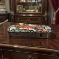 علبة خشبية مطعمه بالعاج والنحاس