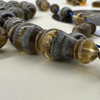 سبحة من جلد الضبع الطبيعي قص صنوبري