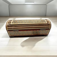 علبة خشبية فاخرة مطعمه بالعاج والنحاس