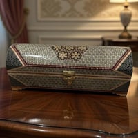 علبة خشبية للسبح او للمجوهرات مطعمه بالعاج والنحاس