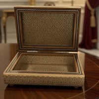 علبة خشبية مطعمه بالكامل عاج ونحاس