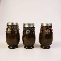 مجوعة ثلاث اكواب صغير مصنوعه من الخشب