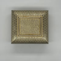 علبة خشبية فاخرة مطعمه بالعاج والنحاس