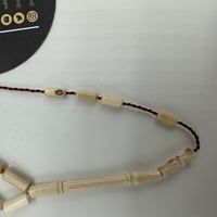 سبحة من عاج الماموث المنقرض