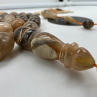 سبحة جلد الذيب الطبيعي مع الشهادة