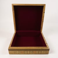 علبة او صندوق من خشب فاخر حفر ليزر