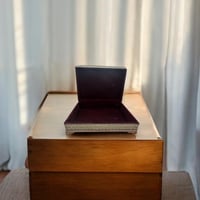 صندوق خشبي فاخر مطعم بالعاج والنحاس