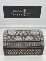 علبة خشبية فاخرة لحفظ المقتنيات