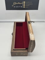 علبة خشبية فاخرة لحفظ المقتنيات مع قفل