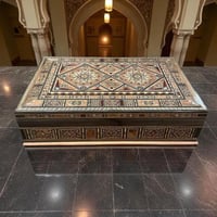 صندوق خشبي فاخرة جدا مطعم بالصدف الطبيعي