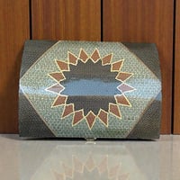 صندوق خشبي مطعم بالعاج والنحاس مع قفل