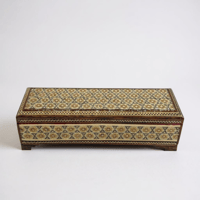 علبة خشبية فاخرة مطعمه بالعاج والنحاس