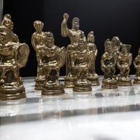 طاولة شطرنج من الخشب الفاخر