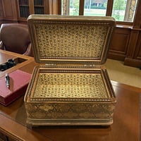 صندوق خشبي فاخر مطعم بالعاج والنحاس