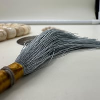 سبحة مرجان ابيض حر مع عينة من المرجان