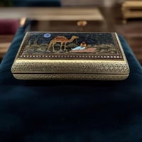 علبة خشبية مطعمه بالكامل من العاج والنحاس