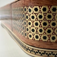 علبة خشبية فاخرة مطعمة بالعاج والنحاس