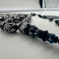 سبحة فاتوران ازرق تطعيم فضه عيار 1000