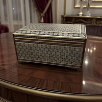 صندوق خشبي مطعم بالعاج والنحاس