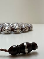 سبحة كوك ملبس بحزام من الفضه ومطعم بتراب العاج عدد...