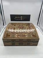 علبة فاخرة من خشب الموزاييك