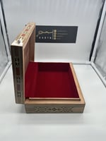 علبة خشبية فاخرة لحفظ المقتنيات مطعمه بالصدف