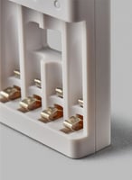 شاحن البطاريات الذكي بـ 4 قنوات مستقلة شاحن بطاريا...