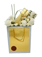 كيس وتشوكليت بستاني مع الورد الطبيعي ابيض