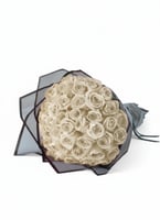 الخمسون وردة البيضاء